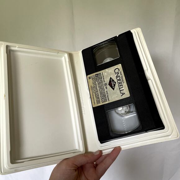 Disney Cinderella VHS Tape - Classic Animated Movie Black Diamond - Picture 4 of 4